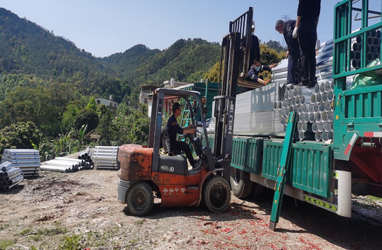 上饒福建波形護(hù)欄卸車